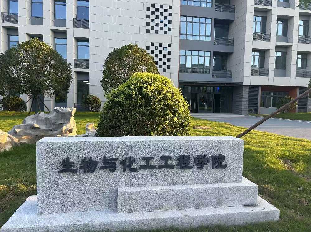 鞍山市扬州职业大学体育场高杆灯项目
